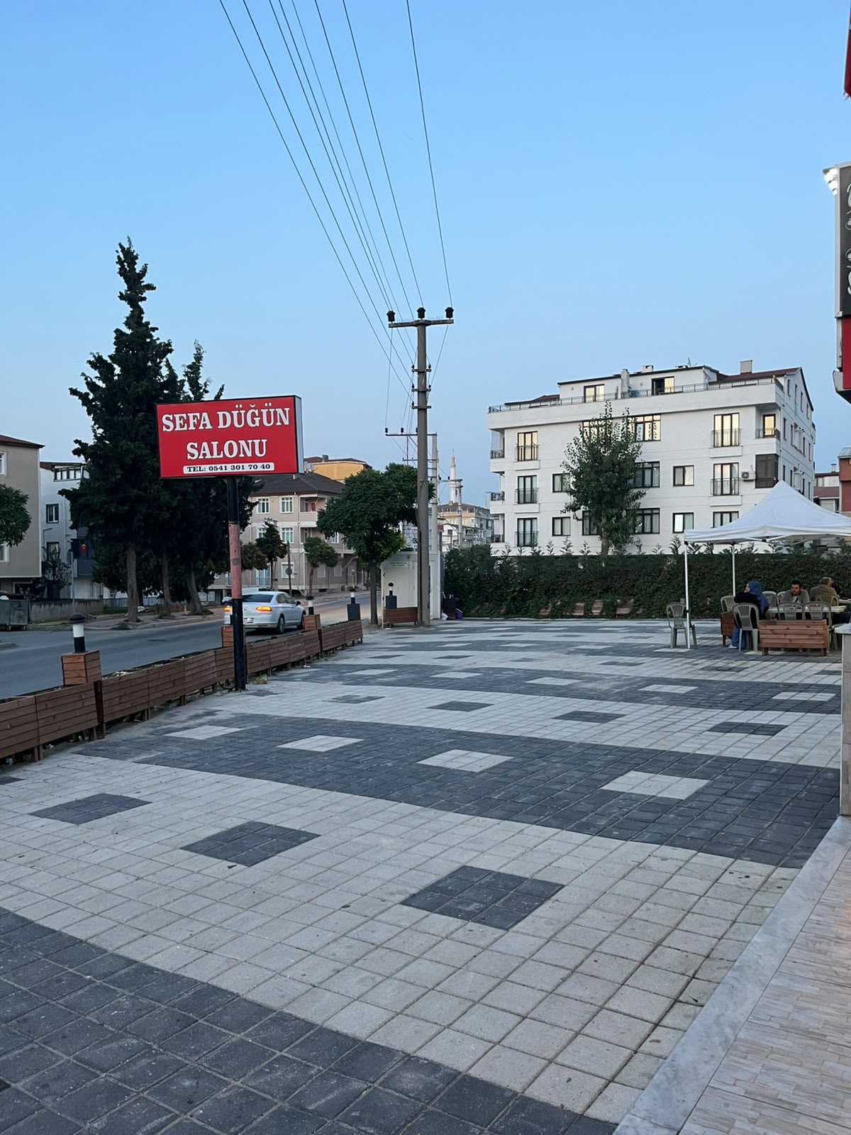Salon önü meydan