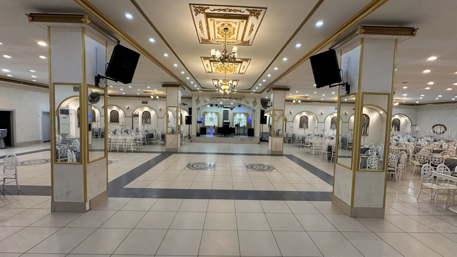 Sefa Düğün Salonu ana salon ve sahne